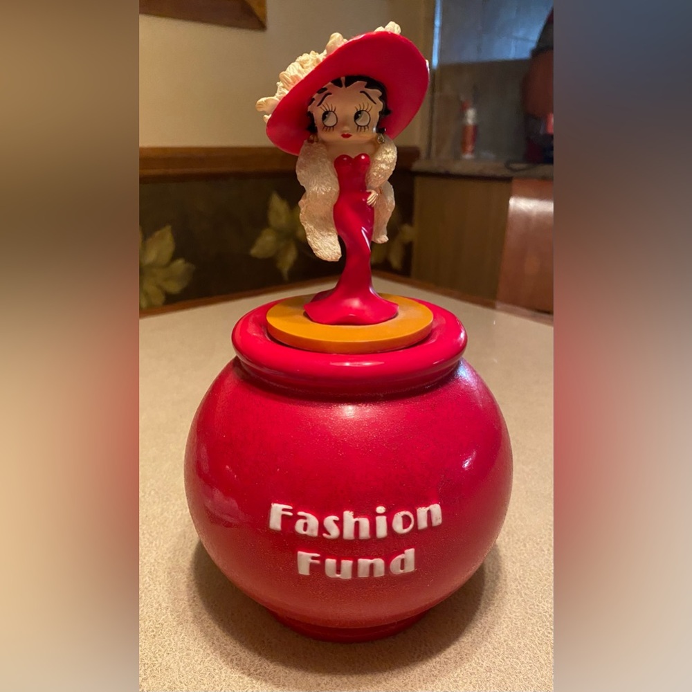 BETTY BOOP “Fashion Fund” ceramic bank with removable cork top.